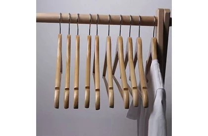 Drevené ramienka na odevy – sada 10 kusov
