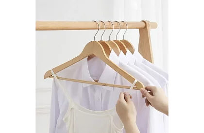 Drevené ramienka na odevy – sada 10 kusov