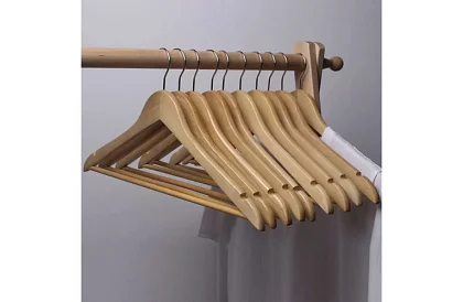 Drevené ramienka na odevy – sada 10 kusov