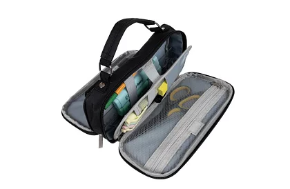 Školská taška - čierna pera s uchom