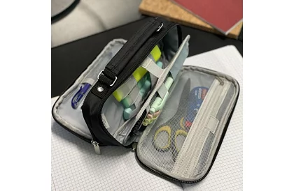 Školská taška - čierna pera s uchom