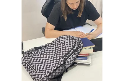 Batoh s kapacitou 30 litrov – šachovnica