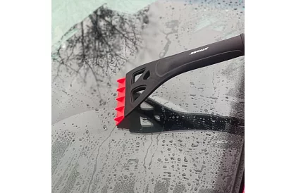 Teleskopická škrabka na okná s kefou na sneh