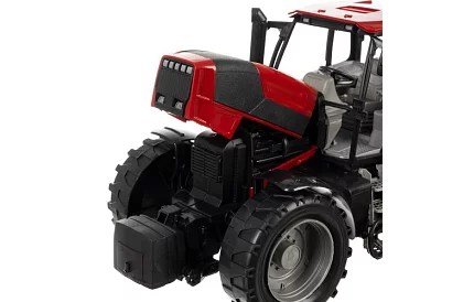 Veľký traktor s vlekom