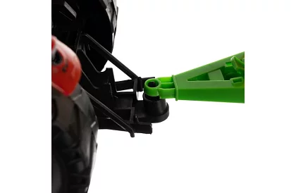 Veľký traktor s vlekom