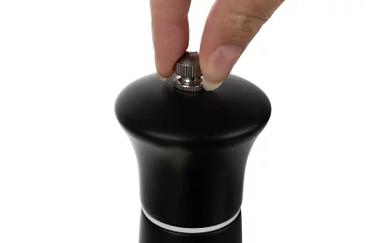 Ručné mlynčeky na korenie 2 kusy - Black and White