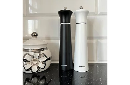 Ručné mlynčeky na korenie 2 kusy - Black and White