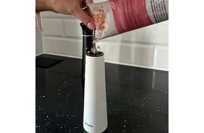 Ručné mlynčeky na korenie 2 kusy - Black and White