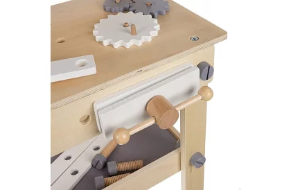 Drevený pracovný stôl s náradím