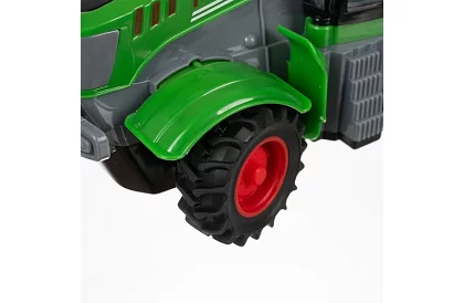 Traktor s naklápacím prívesom na diaľkové ovládanie