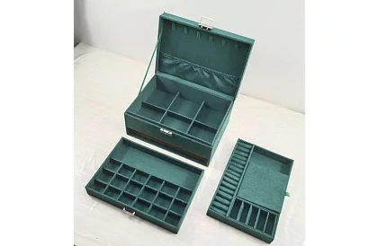 Elegantná semišová šperkovnica – zelená