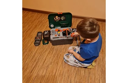 Detská dielňa stôl s náradím a kufríkom