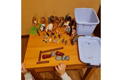 Plastové zvieratká – 48 zvieratiek v kufríku