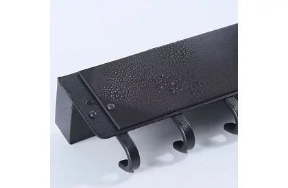 Nástenná magnetická polica s vešiakmi – 6 háčikov