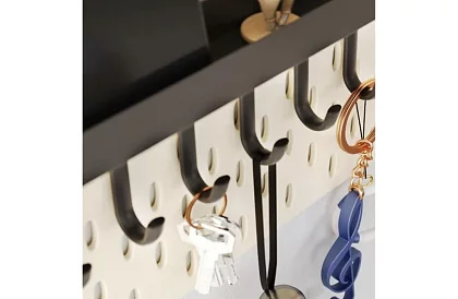 Nástenná magnetická polica s vešiakmi – 6 háčikov