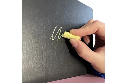 Drevený predajný stánok s príslušenstvom