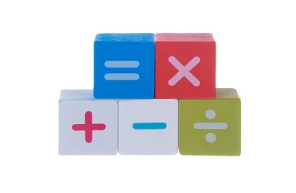 Drevené kocky mesto 100 ks s podložkou a triedičom tvarov