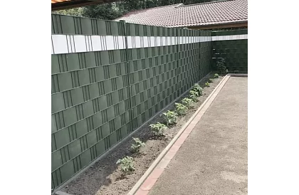 Stínící páska na plot zelená – panelová 450 g/m2 + klipy