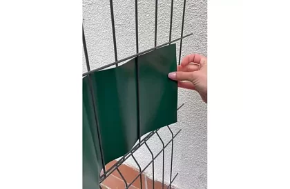 Stínící páska na plot zelená – panelová 450 g/m2 + klipy