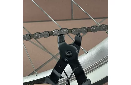 Kliešte na rýchlospojky reťazca