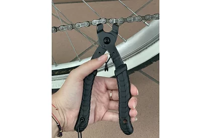 Kliešte na rýchlospojky reťazca