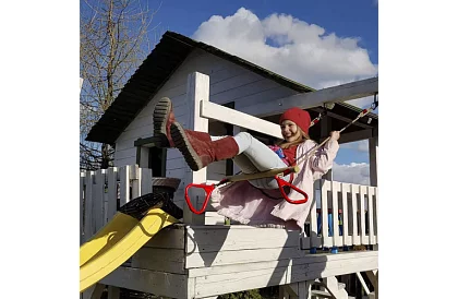 Detská závesná hojdačka s hrazdou na lanách – 2v1