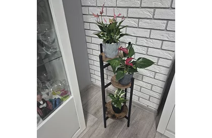 Kvetinový stolík - 3 poschodový