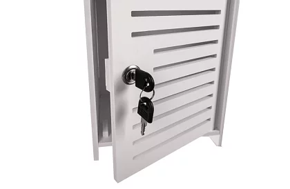 Kúpeľňová skrinka s držiakom toaletného papiera – biela