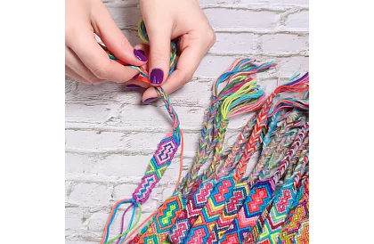 Barevné vyšívacie nite – veľká sada 150 ks