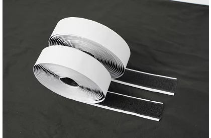 Samolepiaci suchý zips 2,5 x 500 cm – čierny