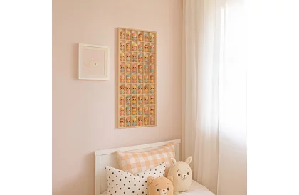 Drevená polička pre zberateľov na figúrky, autíčka – 54 priehradiek