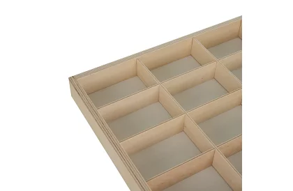 Drevená polička pre zberateľov na figúrky, autíčka – 54 priehradiek