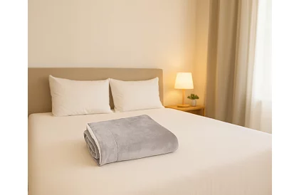 Obojstranná teplá deka 150 × 200 cm – svetlo šedá