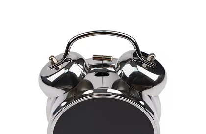 LCD budík v retro dizajne