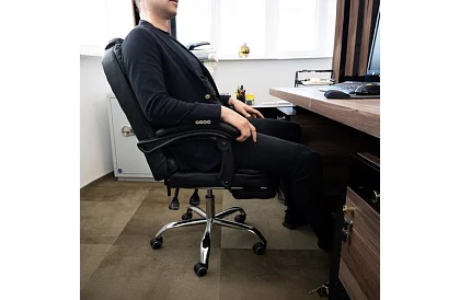 Kancelárske kreslo s výsuvnou opierkou nôh – čierne