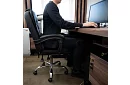 Kancelárske kreslo s výsuvnou opierkou nôh – čierne