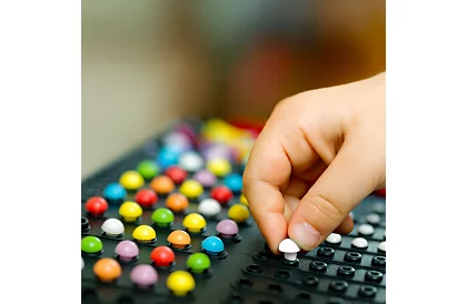 Logická stolná pamäťová hra Mastermind