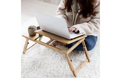 Bambusový stolík pod notebook
