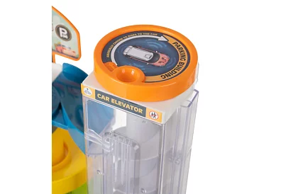 Parkovací dom s dráhou a elektrickým výťahom