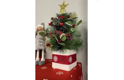 Nazdobený umelý vianočný stromček – 45 cm