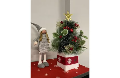 Nazdobený umelý vianočný stromček – 45 cm