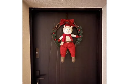 Vianočný veniec na dvere ELF – 36 × 55 cm