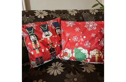 Dekoratívny poťah na vankúš 45 × 45 cm – motív škriatkov