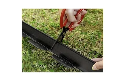 Neviditeľný obrubník 4 cm x 10 m - Záhradný okraj čierny + 20 kolíkov