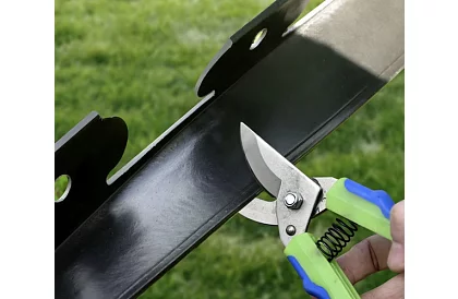 Neviditeľný obrubník 6 cm x 10 m - Záhradný okraj čierny + 20 kolíkov