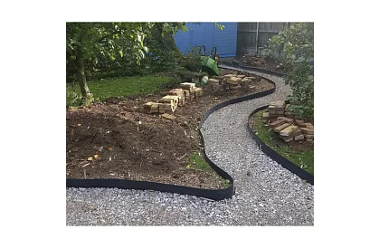 Neviditeľný obrubník 6 cm x 10 m - Záhradný okraj čierny + 20 kolíkov