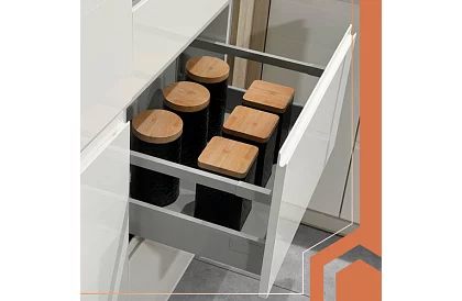 Protiskluzová podložka do šuplíků 500 × 50 cm – šedá