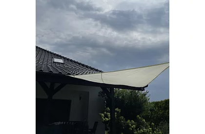 Stínící slnečná plachta trojuholník 3 × 3 × 3 m – béžová