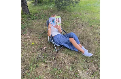 Skladacie kempingové kreslo – šedé