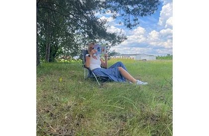 Skladacie kempingové kreslo – šedé